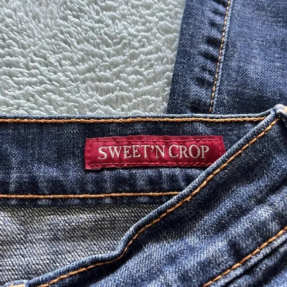 Lucky Brand “Sweet’N Crop” Blue Jeans - Picture 5 of 7